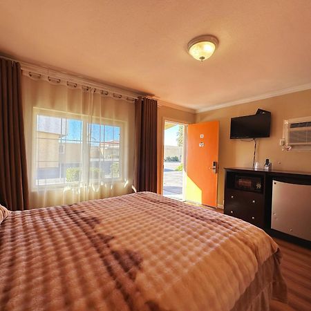 Royal Inn And Suites Hemet Eksteriør billede
