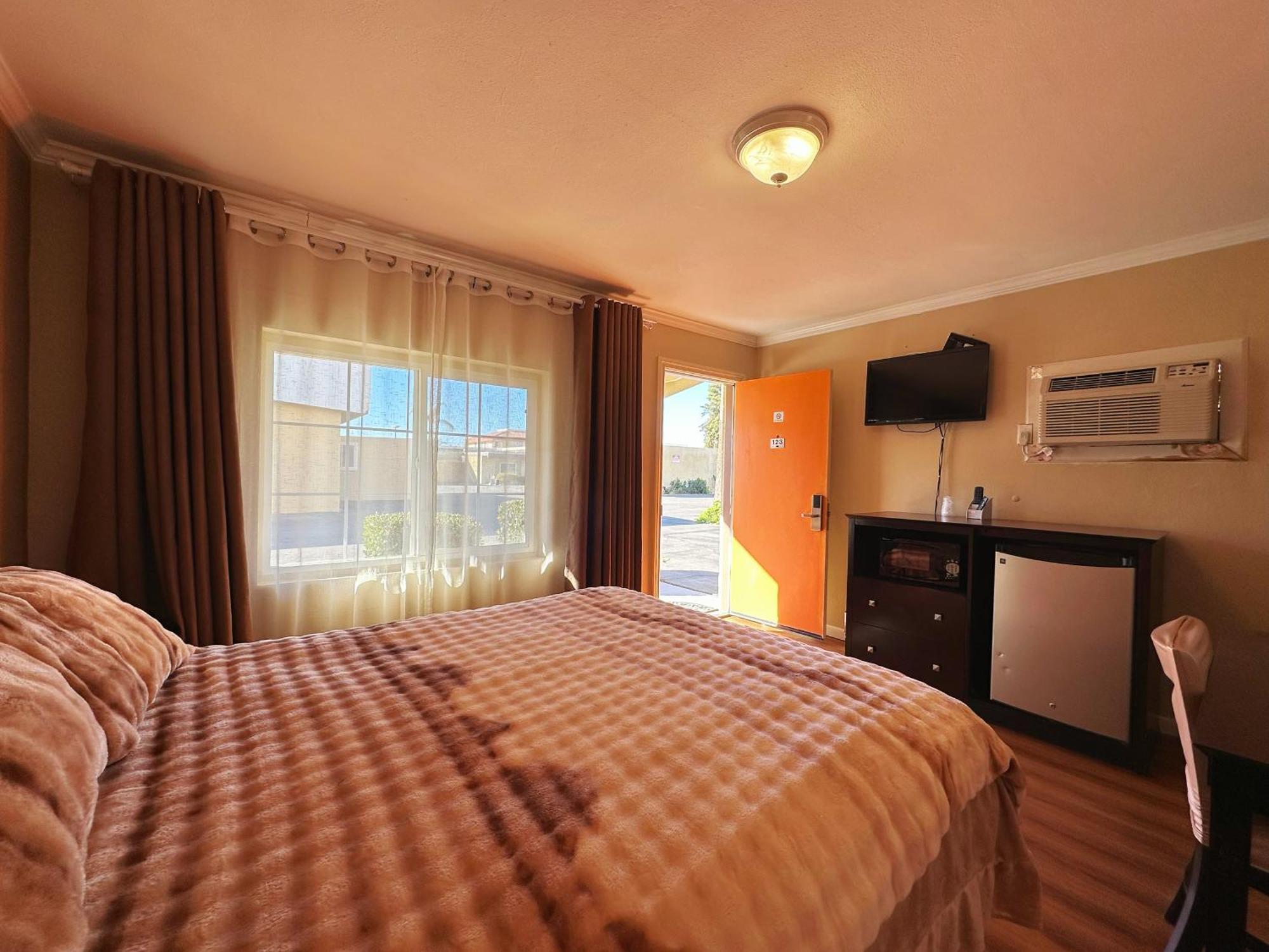 Royal Inn And Suites Hemet Eksteriør billede