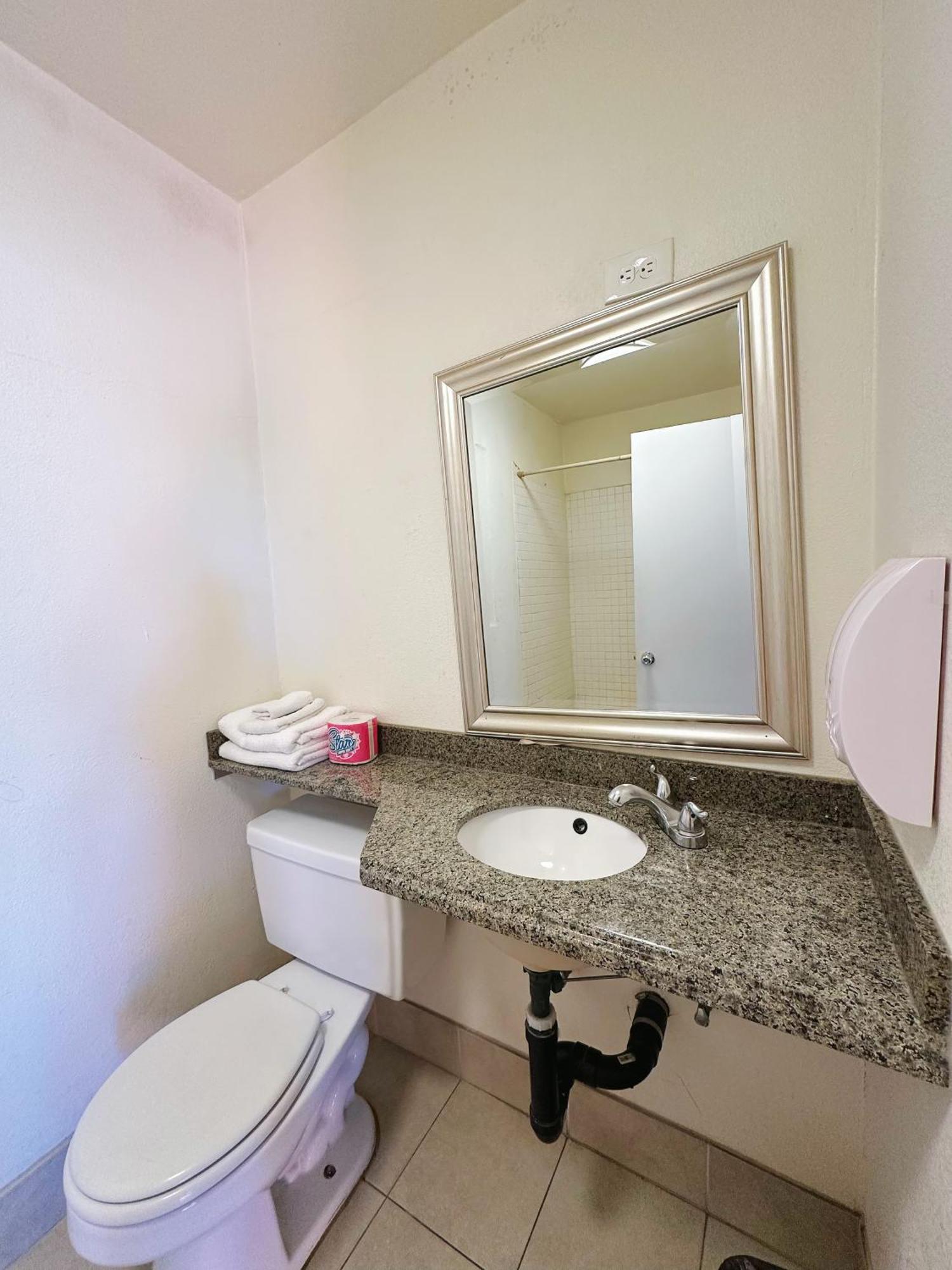 Royal Inn And Suites Hemet Eksteriør billede