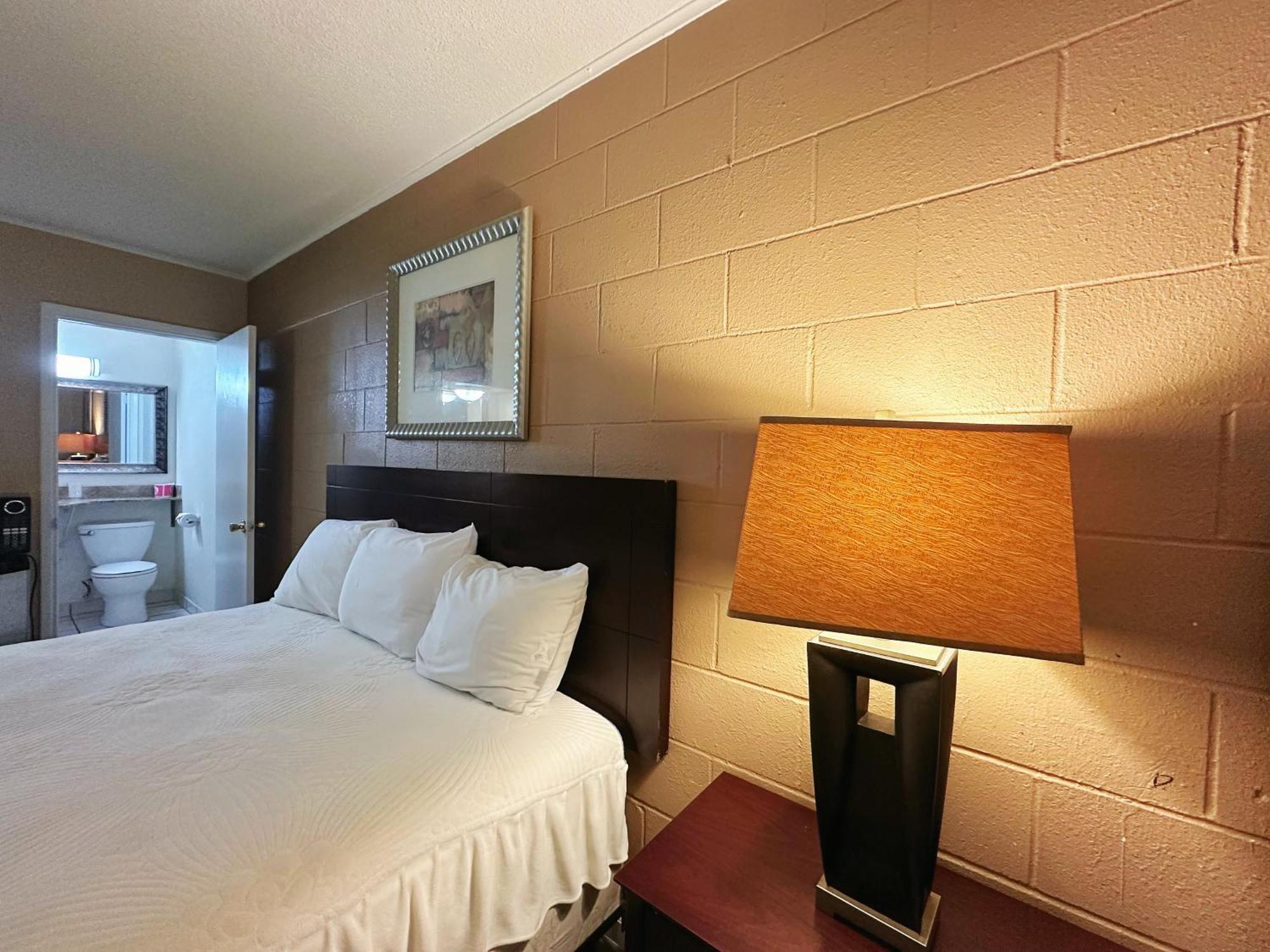 Royal Inn And Suites Hemet Eksteriør billede