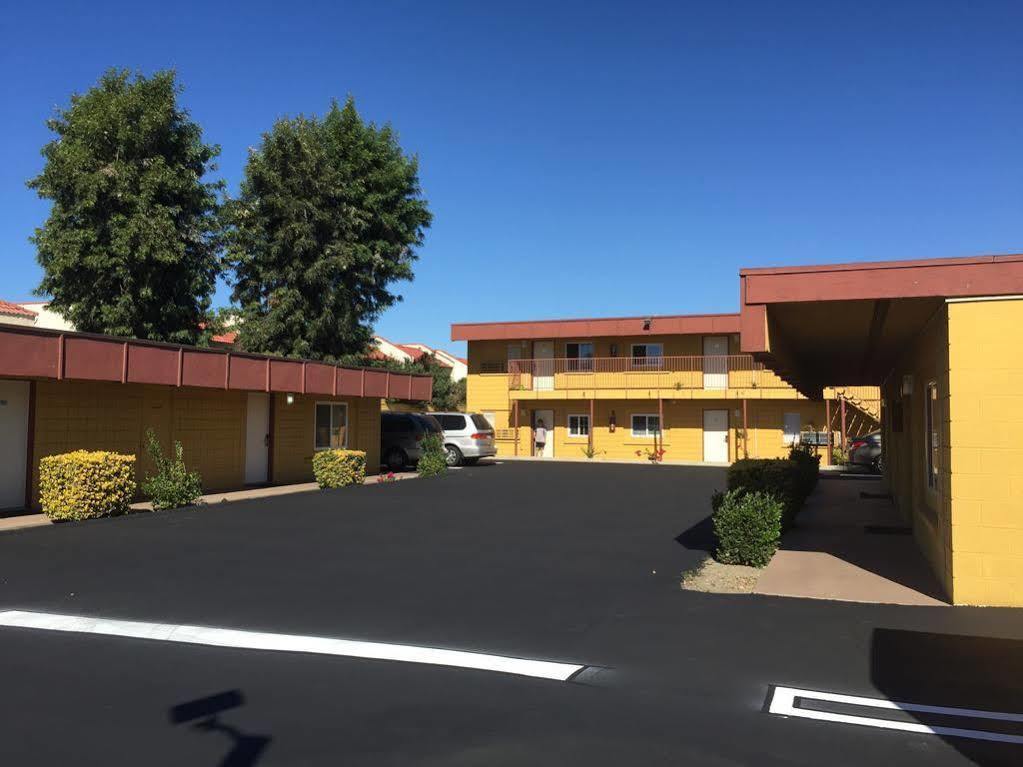 Royal Inn And Suites Hemet Eksteriør billede