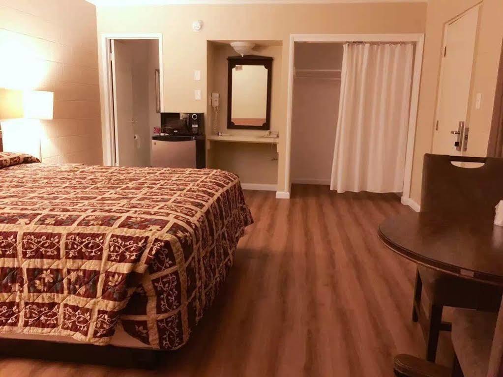 Royal Inn And Suites Hemet Eksteriør billede