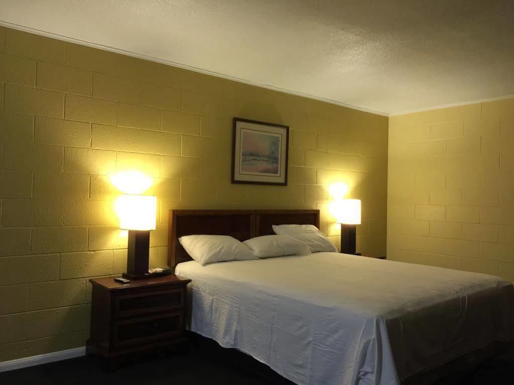 Royal Inn And Suites Hemet Eksteriør billede