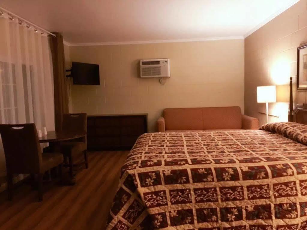 Royal Inn And Suites Hemet Eksteriør billede