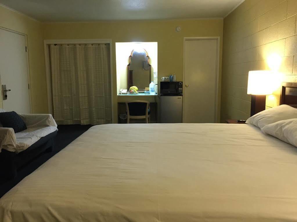 Royal Inn And Suites Hemet Eksteriør billede